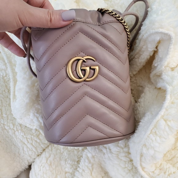 GG MARMONT 17 BUCKET BAG IN LIGHT GREEN CALFSKIN